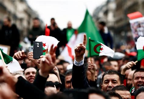 في ذكراه الثالثة ما الذي تحقق من أهداف الحراك الجزائري؟ • نون بوست