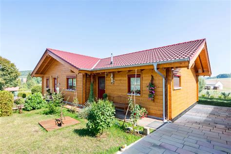 Holzhaus Bungalow Mit Terasse Und Steingarten Rorei Holzhaus