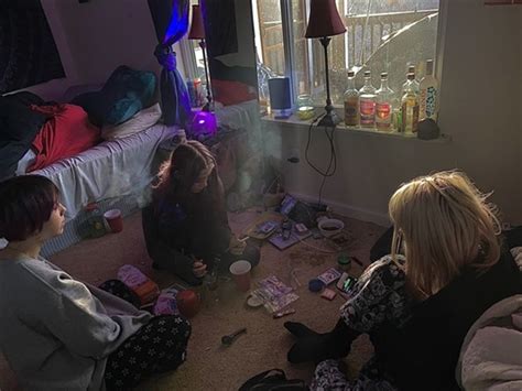 Friends drugs sex and war História escrita por SDSDD Spirit Fanfics e Histórias