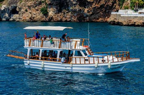 Antalya Croisière touristique dans le port de la vieille ville