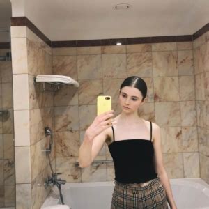 Thomasin McKenzie Nude And Sexy Photos Thefappening Link