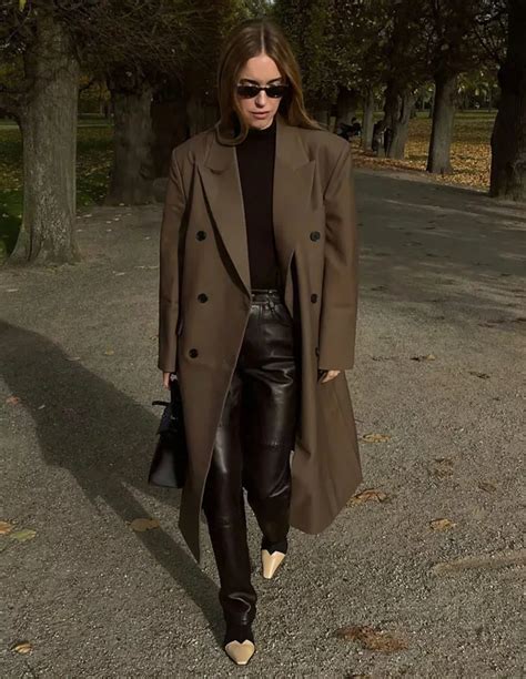 С чем носить коричневое пальто: +55 модных образов с длинным, миди и ...