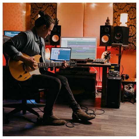 Focusrite Scarlett Solo (3rd Gen) with Shure SM7B at Gear4music