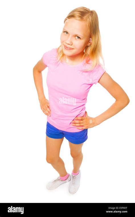 Petite Fille Blonde Debout Banque D Images D Tour Es Alamy