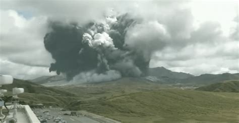 En Imágenes Hace Erupción Volcán Monte Aso En Japón