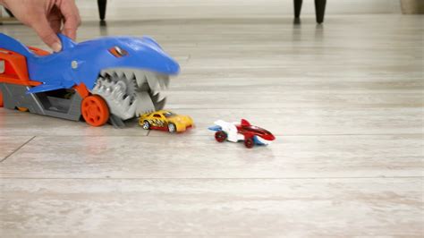 Set De Joaca Hot Wheels Transportator Shark Chomp Emag Ro