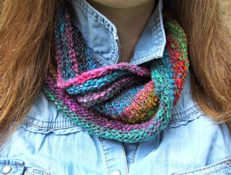 Simple Twisted Cowl pattern | Noro yarn, Knit cowl pattern free, Cowl ...