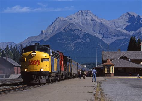 Railpictures.ca - Peter Gloor Photo: VIA train 1, the Canadian, at