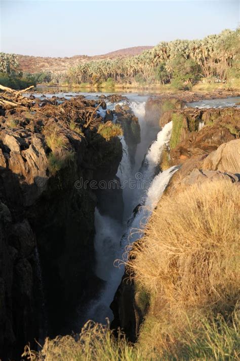 As Cataratas Do Rio Kunene Na Fronteira Entre Angola E Nam Bia Imagem