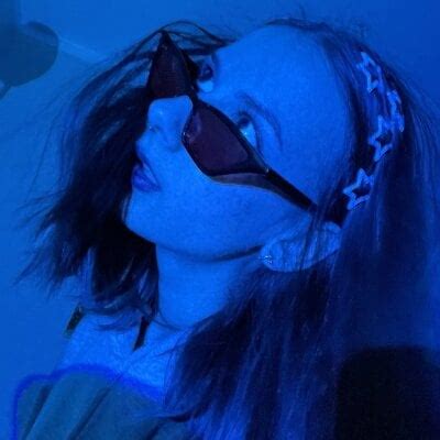 Modelka CozyMell na kameře živá sex show a chat zdarma Stripchat