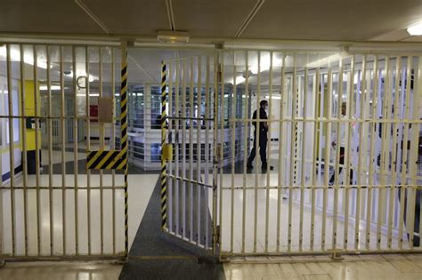Essonne Deux Détenus De La Prison De Fleury Mérogis Sévadent Lors D
