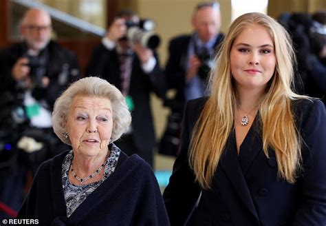 Belgiens Prinzessin Elisabeth Und Catharina Amalia Der Niederlande Beim