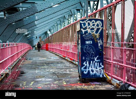 Graffiti on the Williamsburg Bridge Stock Photo - Alamy