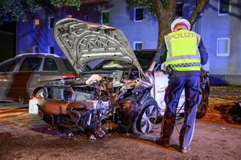 Zwei Schwerverletzte bei Frontalunfall in der Wiener Straße in Linz