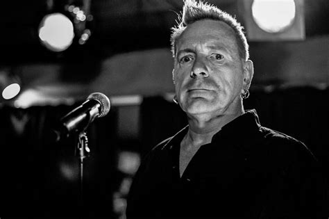 Радио Джон Лайдон раскритиковал биографический фильм Sex Pistols из за