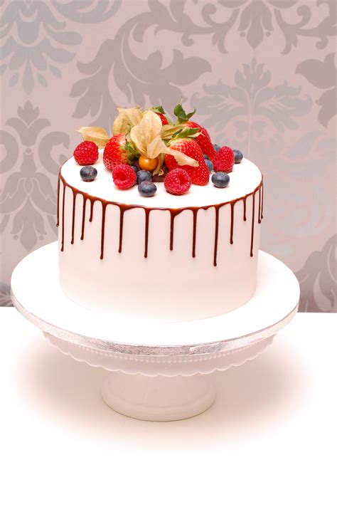 Semi Naked Cake Drip Cake Torten Und Cupcakes Manufaktur Wien