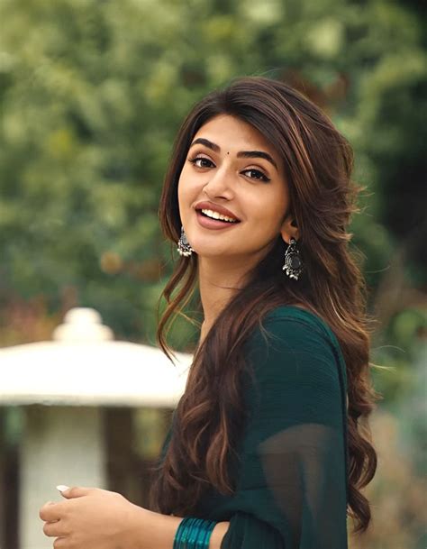 sreeleelas gunturkaaram glam sreeleela hairstyle sreeleela saree