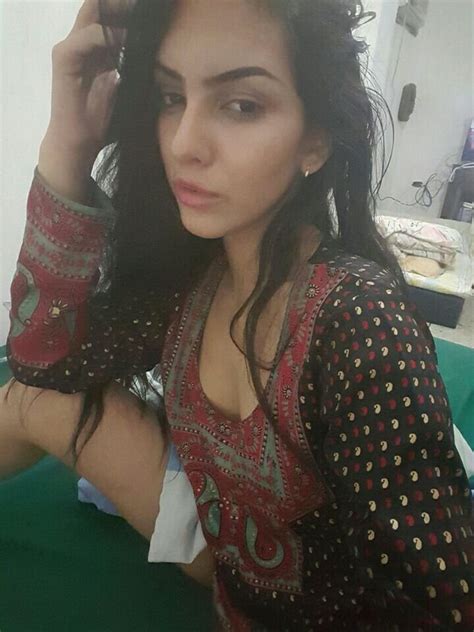 Thickk Sexy Nri Babe Teasing Selfshot Pics Overseas Desi Videos Pics Dropmms