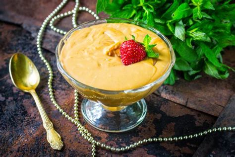 Крем из сливок и сгущенки для тортов и пирожных: рецепт с фото