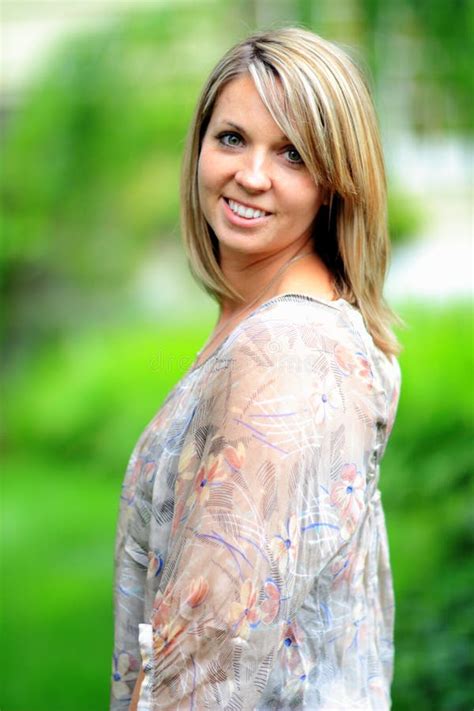 Recht Blonde Junge Dame Stockbild Bild Von Blond Recht 19983247