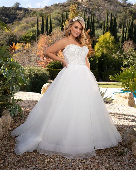 15 Glam Wedding Gowns For Curvy Brides BridalGuide