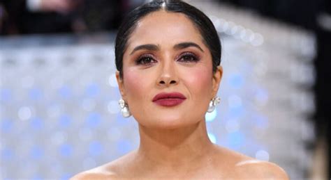Salma Hayek Incendiaire En Bikini Lactrice De Ans Enflamme La Toile Avec Sa Silhouette