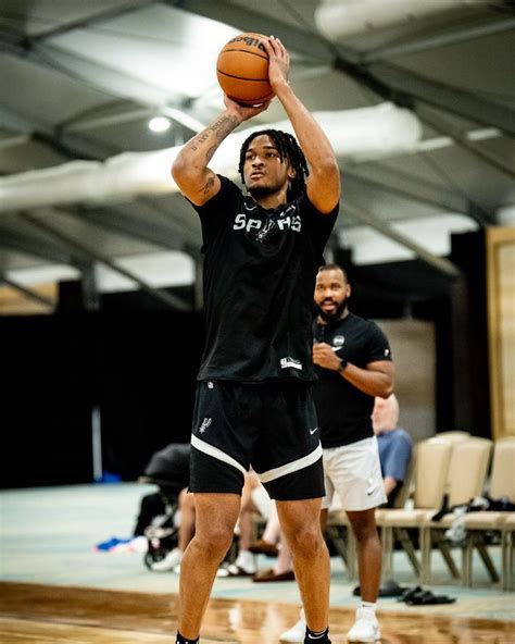 san antonio spurs  instagram guess  spurs play basketball
