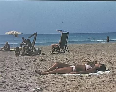 Original Foto Dia Junge Frau Strand Bikini Ca Er Jahre Bade Mode Eur Picclick De