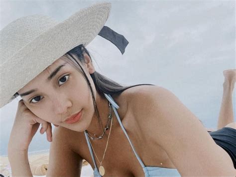 Anya Geraldine Tampil Seksi Pakai Bikini Di Pinggir Pantai Netizen