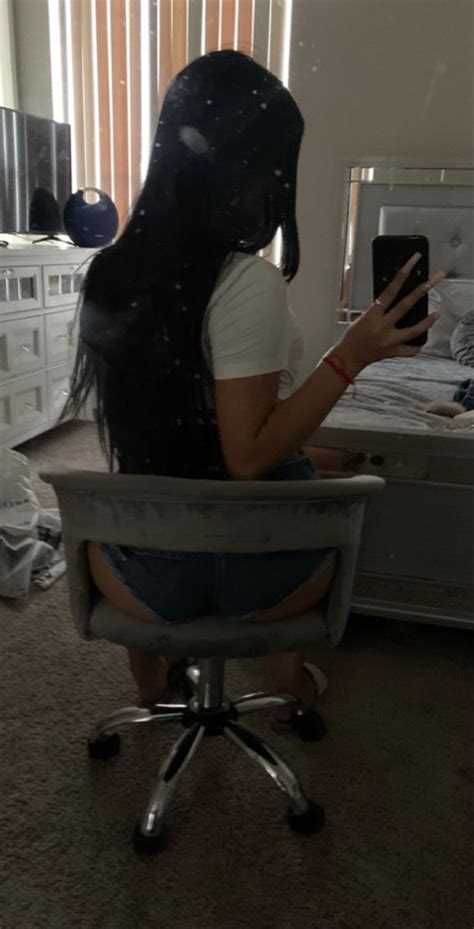 Pin by Vale Weëkend on Arte Pretty latina Risky pictures Mirror pic