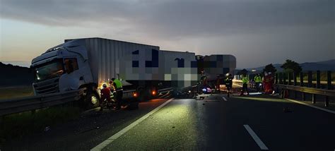 Accident Grav Ntre Dou Tir Uri Pe Autostrad Un T N R A Murit