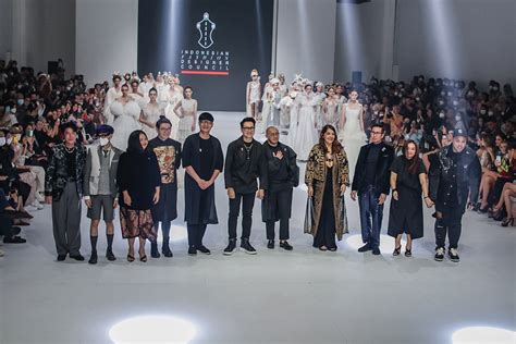 Jakarta Fashion Week Returns To The Runway | Asia Dreams