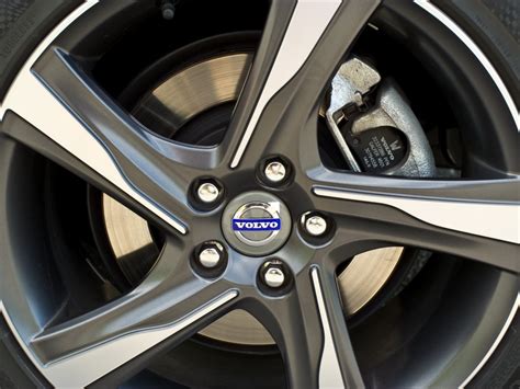 Volvo S60 16 Turbo T3 Όταν το ζητούμενο της εποχής είναι το