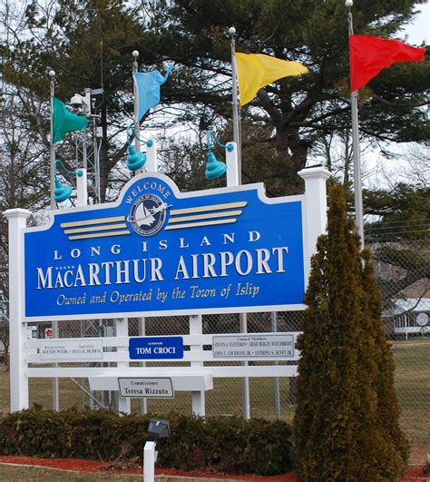 Pols Push for International Flights at MacArthur Airport