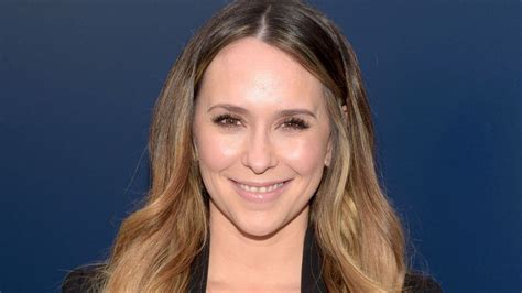 Jennifer Love Hewitt S Blonde Era Has Come To A Blunt End Literally See Photos Allure