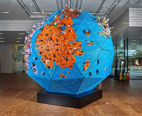 Riesiger LEGO Globus vorgestellt - zusammengebaut