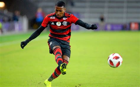 Em Enquete Maioria Da Torcida Do Flamengo Concorda Valor Da Venda