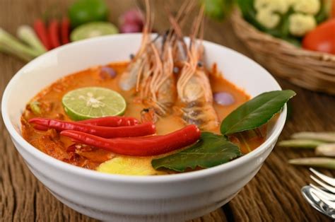 Free Photo Tom Yum Kung Thai Hot Spicy Soup Shrimp With Lemon Grass Lemon Galangal And Chilli