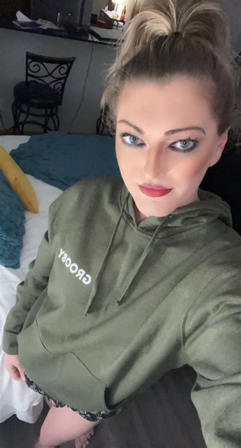 Groobygirls On Twitter Rt Britneylove91 Loving My New Hoodie Thank You 😘groobymike