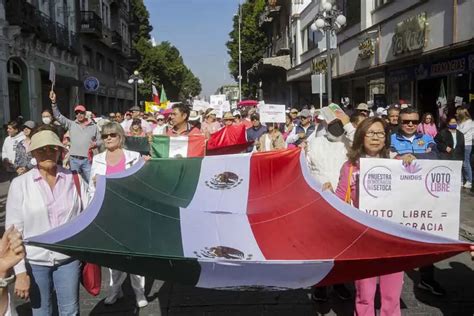 Así Fue La Marcha En Defensa De La Democracia En Puebla Puebla Online