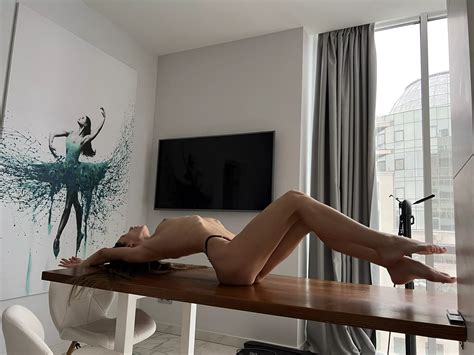 Any Long Legs Lovers Here Nudes Legs Nude Pics Org