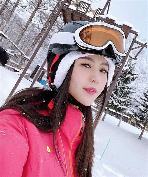 Hot girl Việt đi du lịch ra vlog khoe quà bạn bè tặng dịp cuối năm Đời sống ZNEWS VN