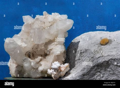 Quartz Rock Hi Res Stock Photography And Images Alamy