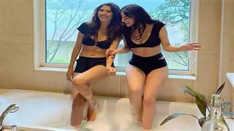 8 Hot Sexy Mansi Bagla Bikini Pics