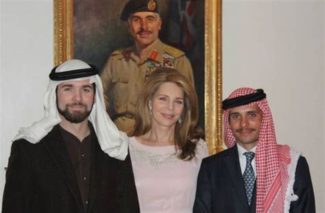 Pin Van Donna Beley Op Queen Noor Of Jordan Jordani Koningin Egypte