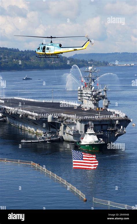 Us Navy He Aircraft Carrier Uss Abraham Lincoln Cvn 72 Returns Home From Nearly A Ten Month