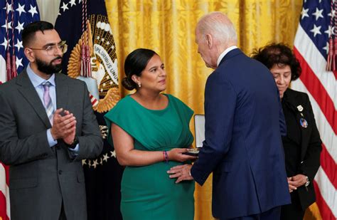 WATCH: Biden honors 2 NYPD officers and others for Medal of Valor recipients at the White House ...