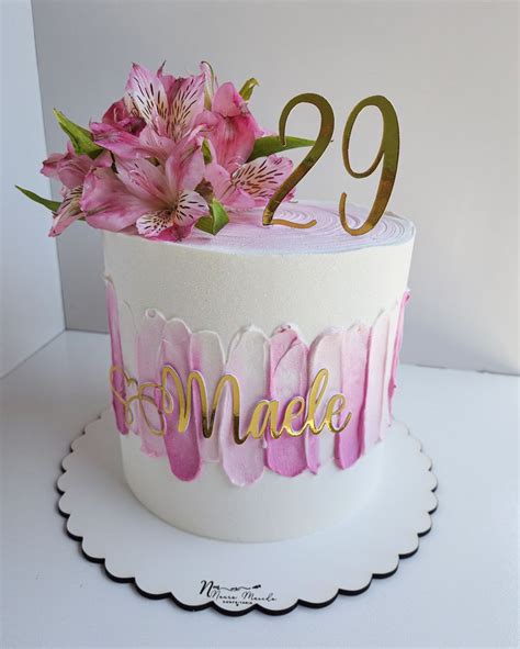 Bolo Feminino Adulto Simples - Bolo com flores naturais | Bolo de aniversário feminino adulto simples ...