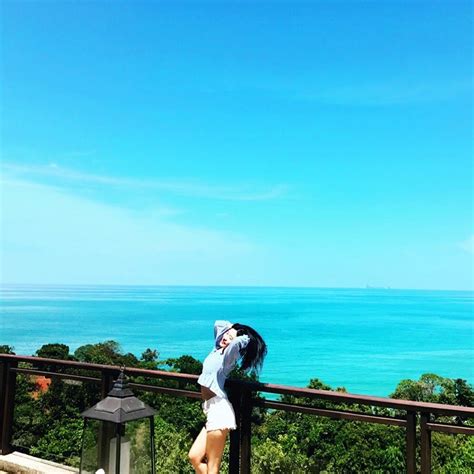 Hot girl Ivy khoe nhẫn kim cương khoảng 800 triệu đồng rộ tin đồn yêu đại gia Báo Dân trí