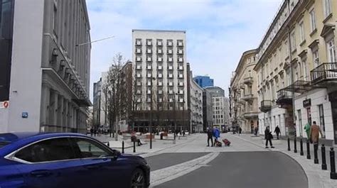 Warszawa Jajo Na Placu Pi Ciu Rog W Rze Ba Joanny Rajkowskiej Tvn